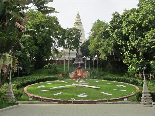 Tapınak Çevresindeki Saat Motifi, Phnom Penh
