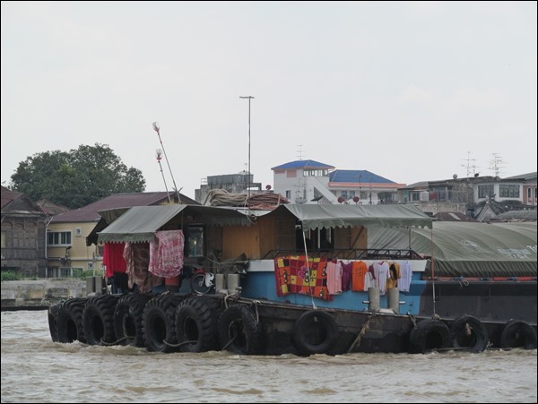 Chao Phraya Nehri'ndeki Bir Bot, Tayland