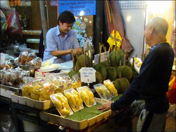 Meyve Dilimleri Satıcısı, Bangkok - Tayland