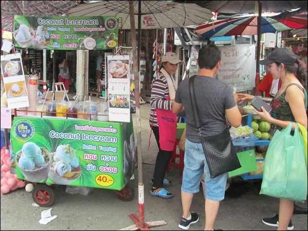 Dondurmalı Hindistan Cevizi, Chatuchak Hafta Sonu Pazarı