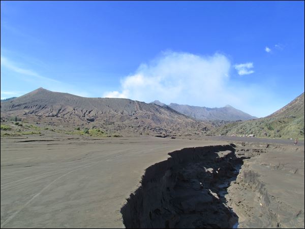 Lavları açtığı yarıklar, Bromo - Endonezya