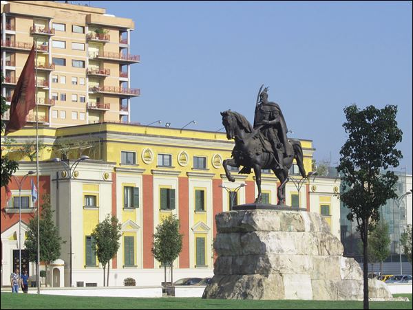Skanderbeg Monument, Tirana