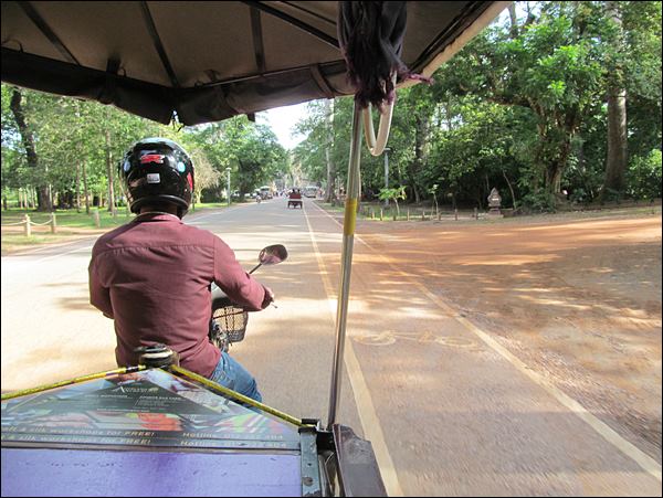 Angkor Wat'a Tuktukla Giderken