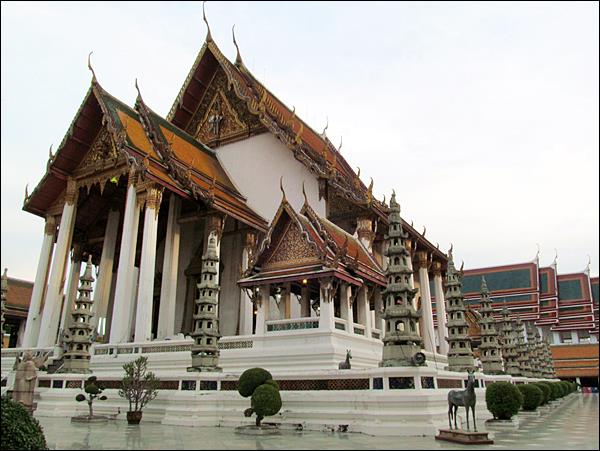 Wat Suthat Tapınağı, Bangkok'ta Gezilecek Yerler - Tayland Rehberi