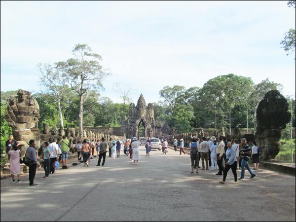 Angkor Thom'a giderken, Kamboçya
