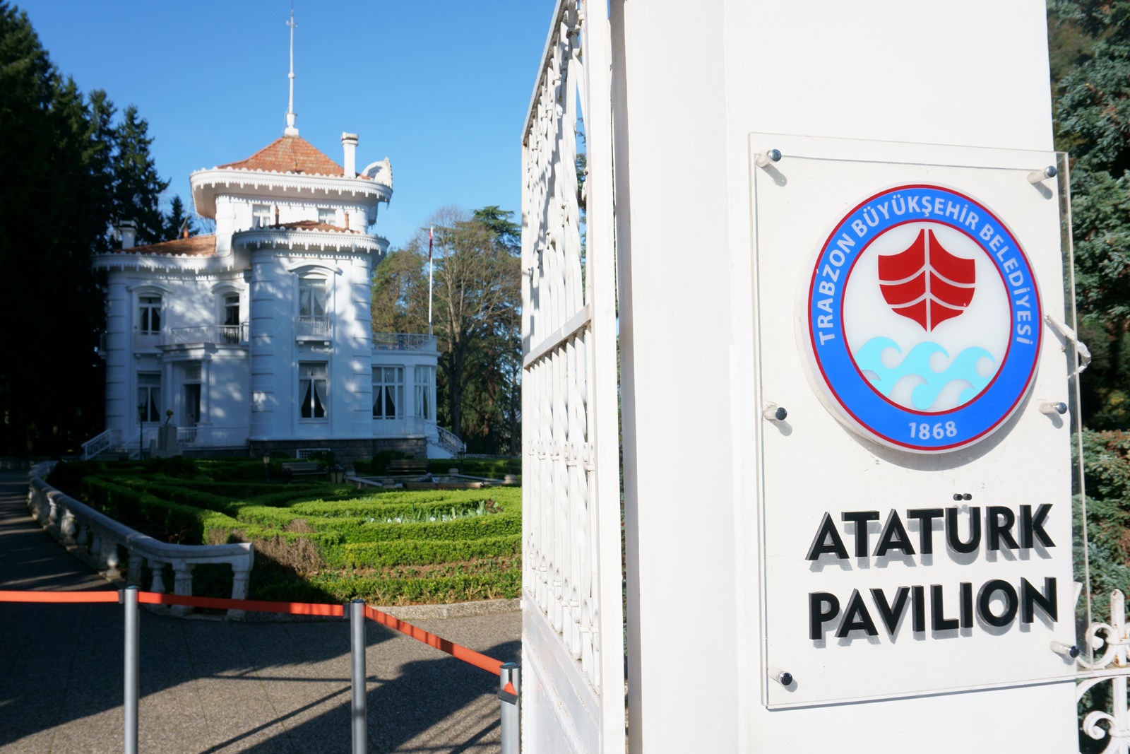 Atatürk Köşkü Kapısı - Trabzon Gezi Yazıları