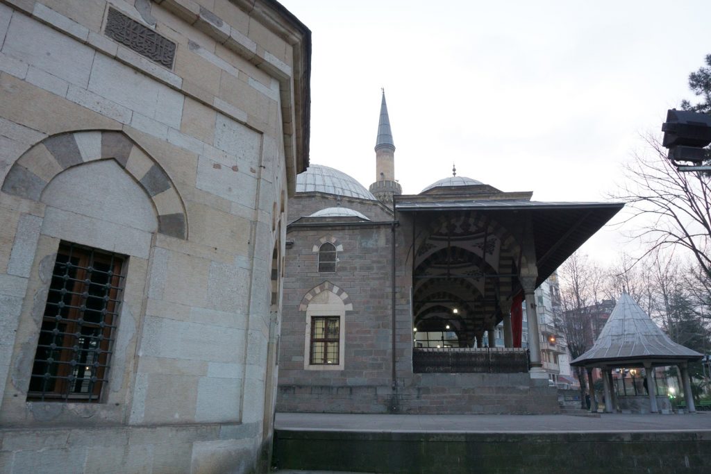 Gülbahar Hatun Cami ve Türbesi - Trabzon'da Gezilecek Yerler