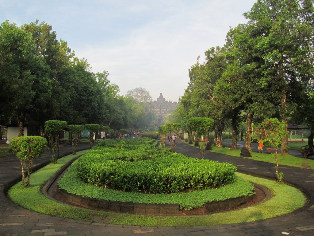 Borobudur Tapınağı Girişi - Endonezya'da Gezilecek Yerler